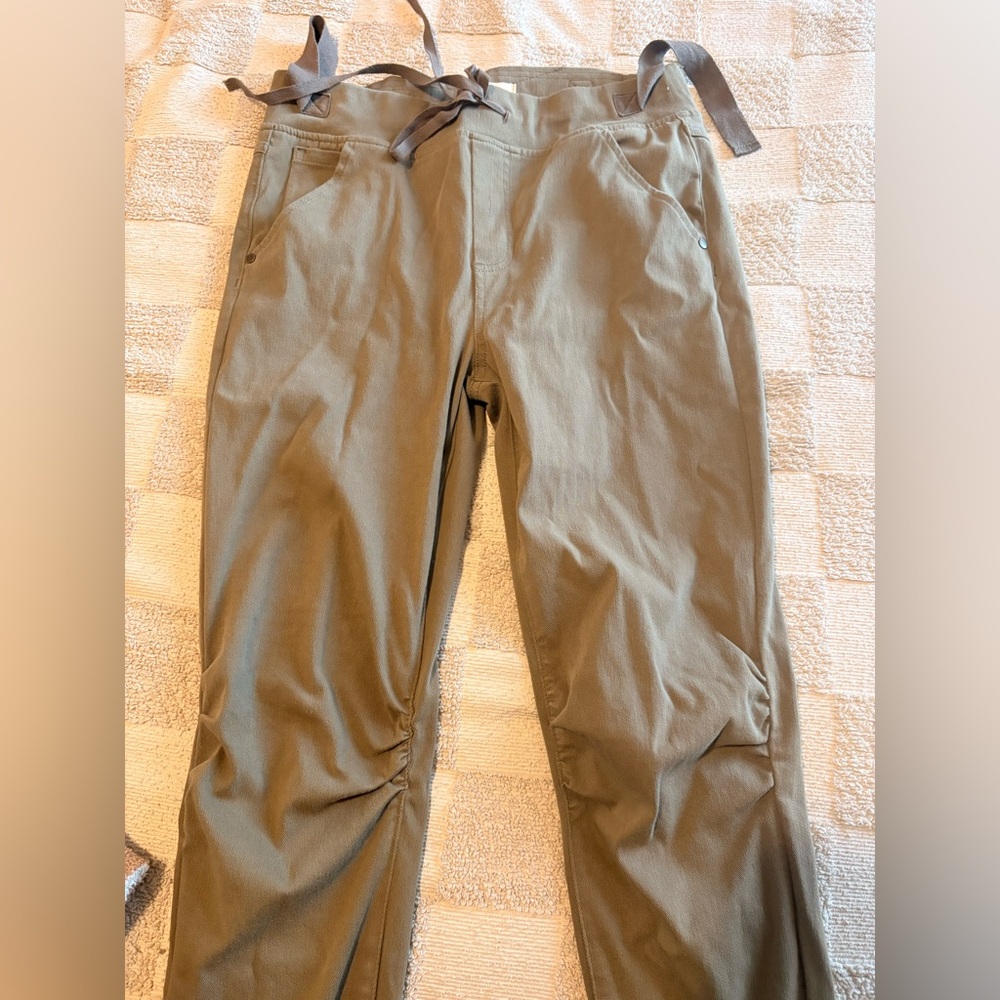 Olive stretchy pants